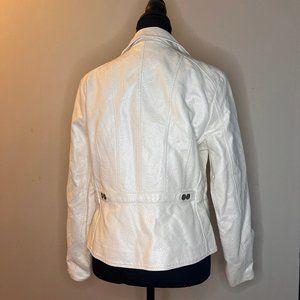 Chic White Faux Leather Biker Jacket - Excellent Condition